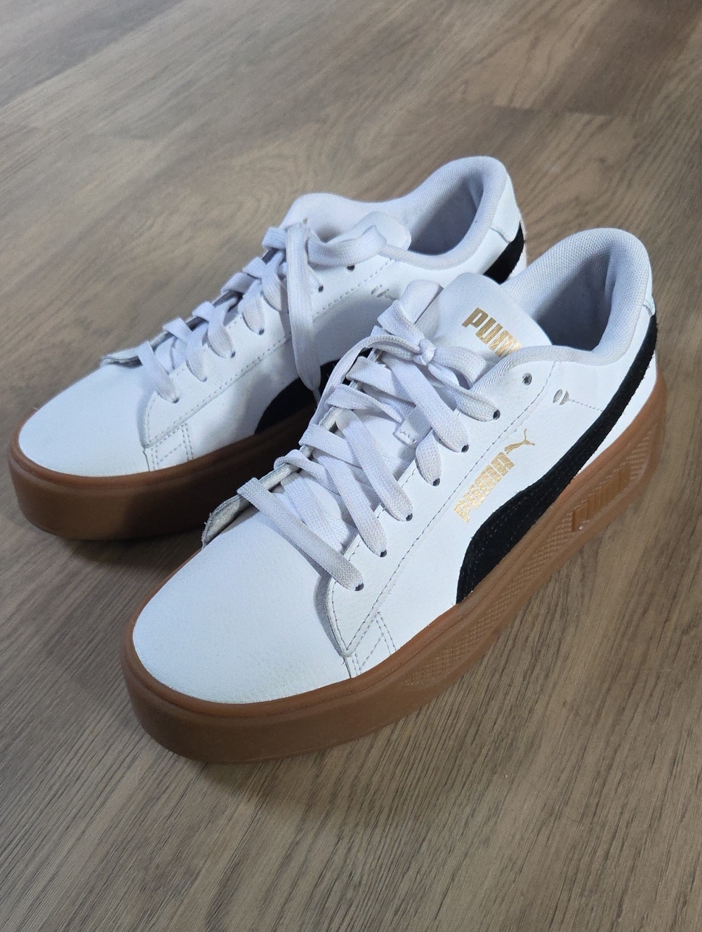 Puma White Sneakers with Black Stripe and Gum Sole